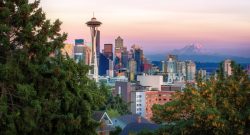 Skyline de Seattle avec le mont Rainier